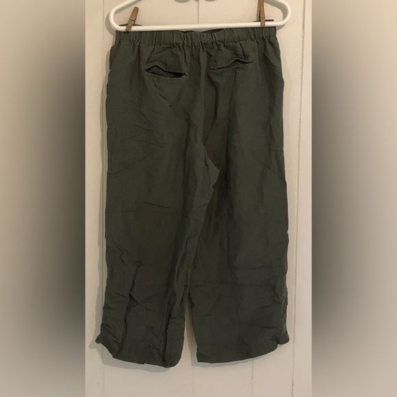 (3 for $20)Abercrombie & Finch, casual black cropped pants size med - Picture 5 of 9